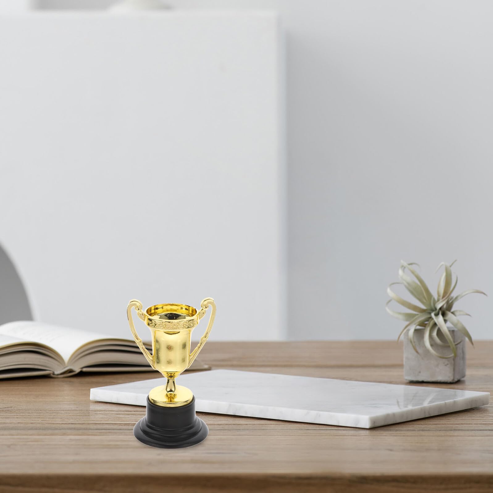 Alasum Plastik Belohnungspreis Trophäe 30 Stück aus Kunststoff, Gold | Kreatives Trophäenmodell, Elegant für Klassenzimmer und Party, Wear Resistant Oberfläche für Lange Aufbewahrung