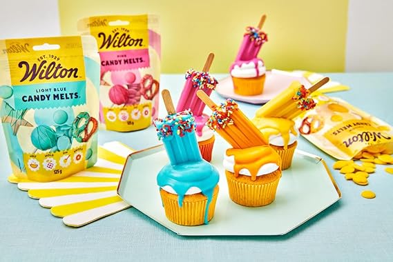 Wilton Candy Melts Red, 125 g | Melting Candy with Sweet Creamy Flavour for Molding, Dipping and Decorating, For Cake Pops, Candies, Cakes and Coating Treats