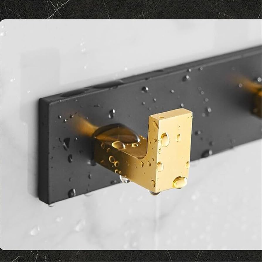 Amazon｜ウォールハンガー 壁掛けフック ぶら下がっているコート