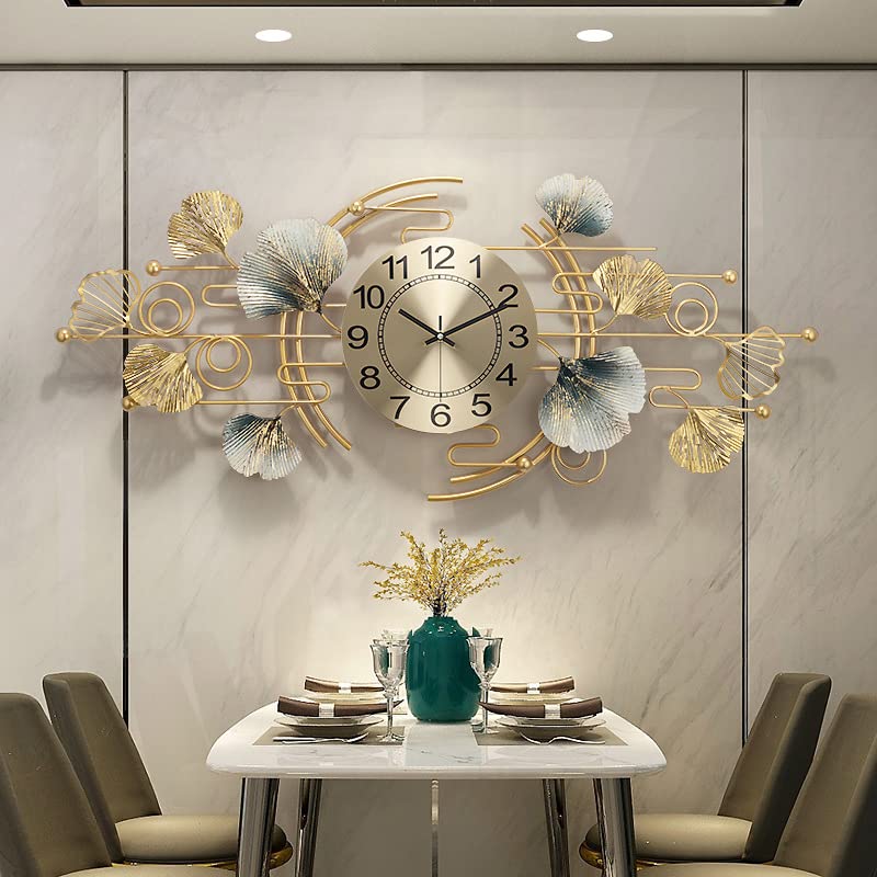 Horloge murale en métal doré au design chic et moderne pour salon