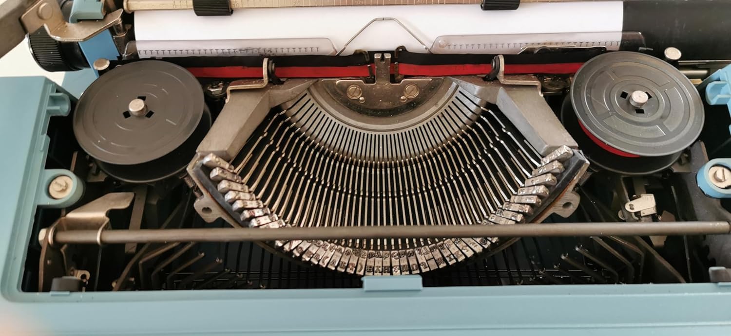 Genérico Macchina da scrivere Vintage Olivetti Studio 46 - Tastiera in spagnolo rivista e messa a punto da un professionista. Funziona perfettamente. Ideale per collezionismo e uso personale.