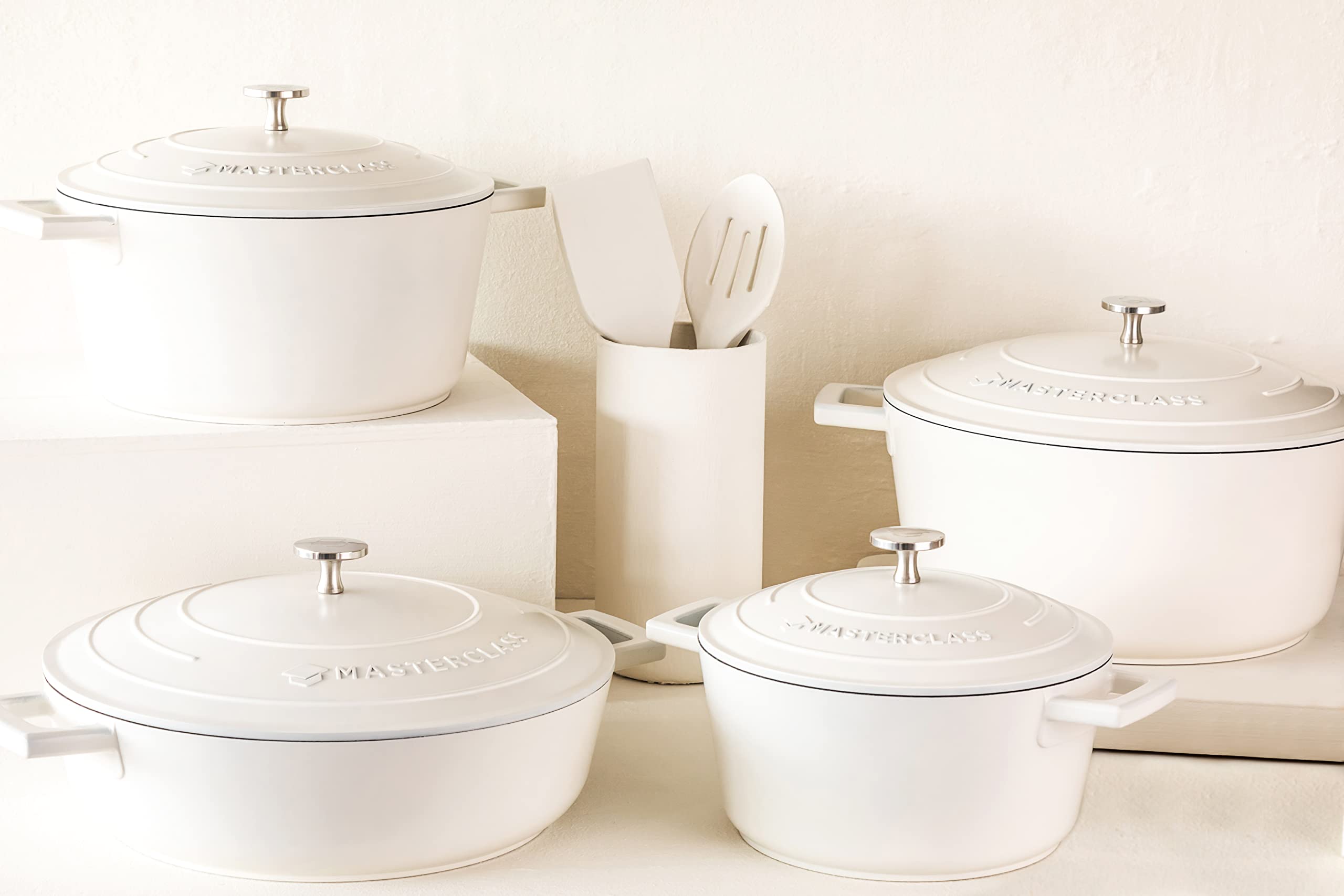 MasterClass Petite cocotte avec couvercle 2,5L/20 cm, en fonte d'aluminium légère, adaptée à la plaque à induction et au four, crème