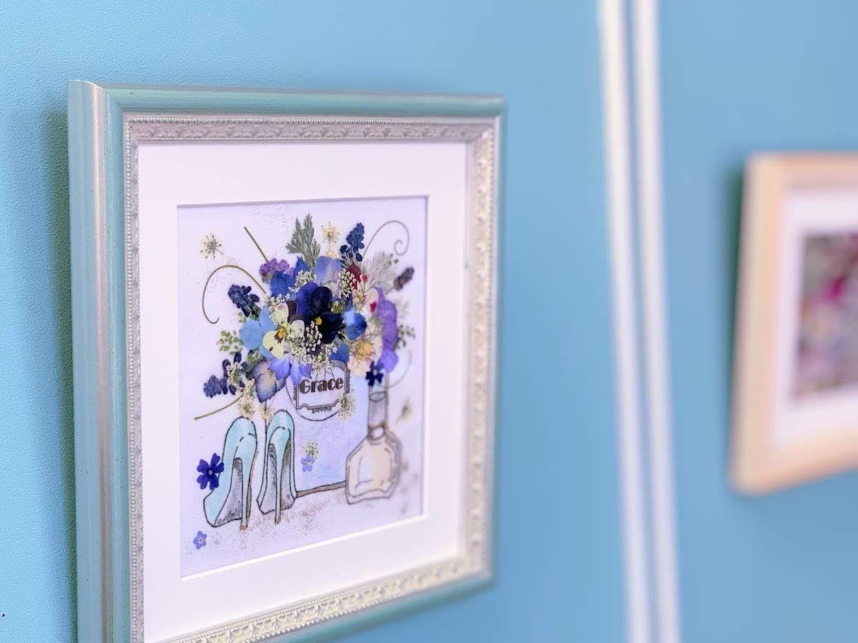 Amazon 華やかお花のドレスをまとって 押し花アート 押し花額 ０２ フラワーアレンジメント オンライン通販