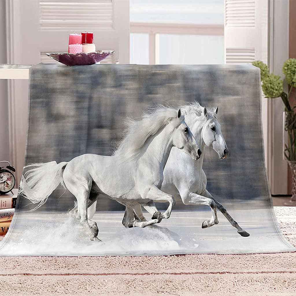 Couverture chaude cheval blanc pour oublier le froid et les bouloches