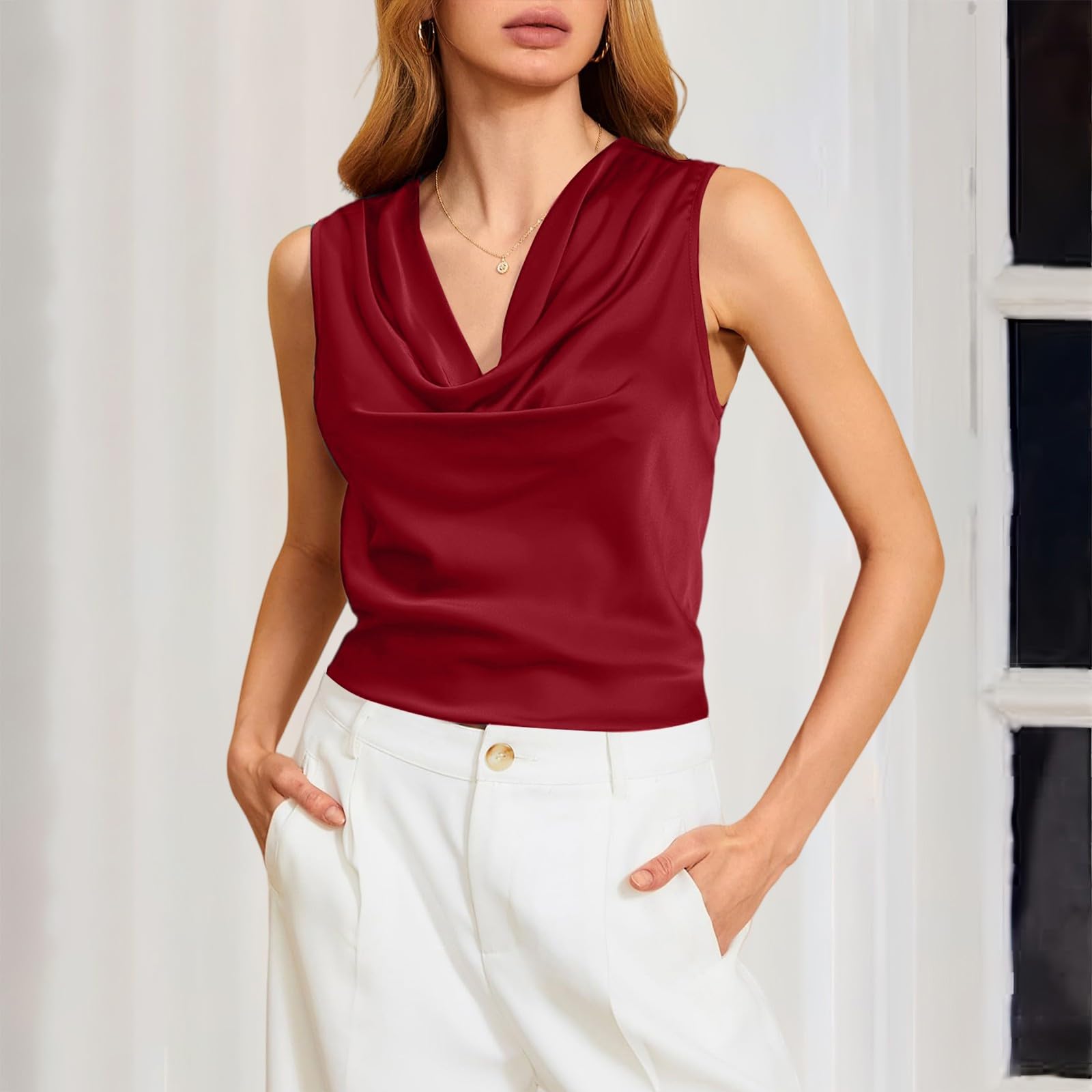 Camiseta sin mangas de satén de color liso con cuello alto para mujer
