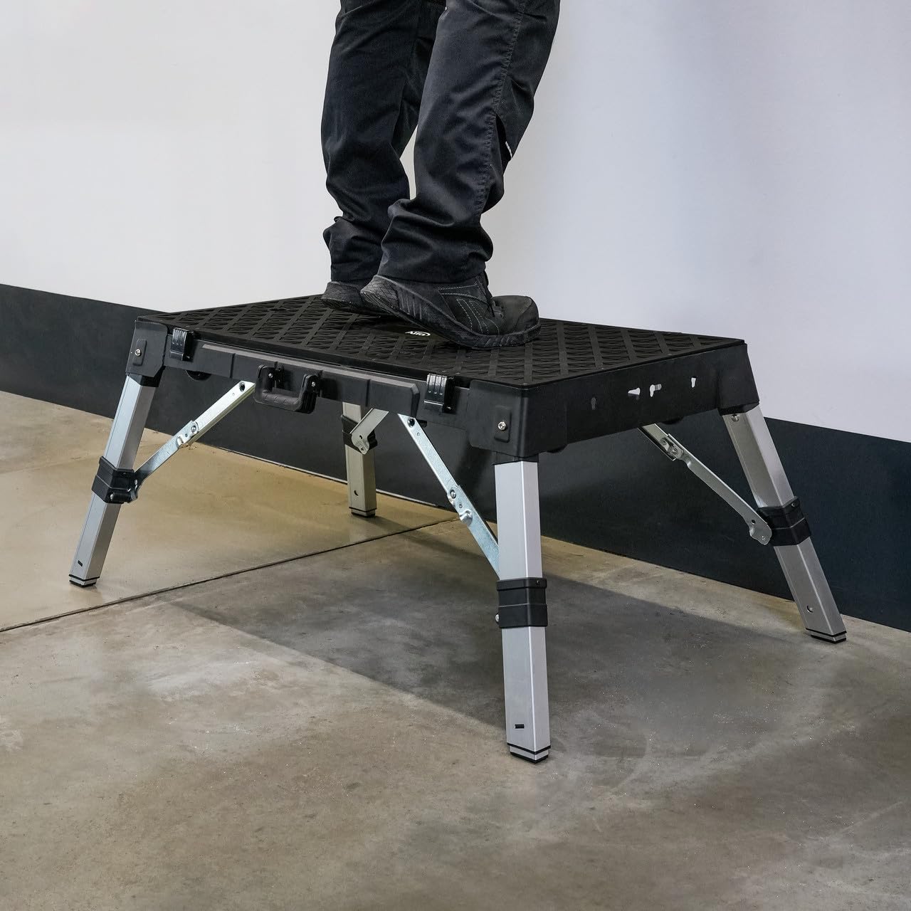 Alfa Universal-Werkbank 4 in 1 – Rollbrett/Werktisch mit 85 cm Arbeitshöhe | Profi-Qualität – Mit Ablagefächern und wendbarer Arbeitsplatte – Höhenverstellbare Werkzeugbank