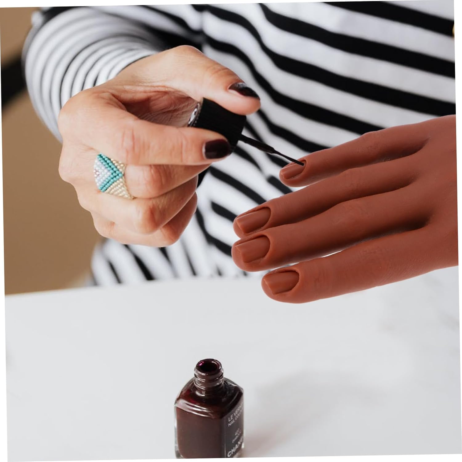 Silicone Nail Practice Hand Model for Manicure Training Realistic Fake Mannequin Hand with Bendable Fingers Nail Art Tool for Beginners and Salon Artists