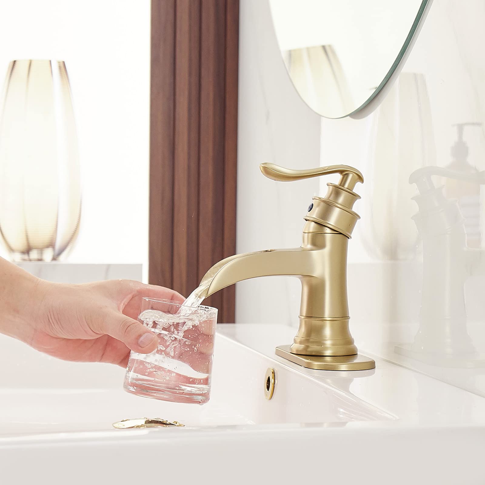 BWE Grifo de baño dorado cepillado, cascada, mango único, grifo de fregadero de baño de un agujero, montaje en cubierta, lavabo comercial con montaje de drenaje desplegable y grifo mezclador de placa