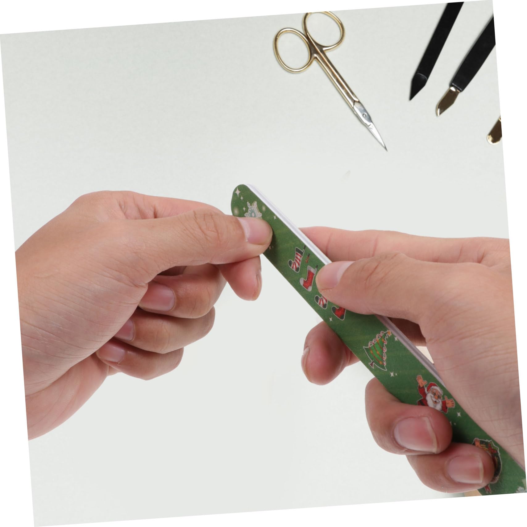 PLAFOPE Limes à Ongles Plusieurs styles Lot de 12 Thème Noël en Carton Émeri pour Poncer et Enlever la Colle des Ongles Naturels et Artificiels pour Manucure à Domicile ou Salon