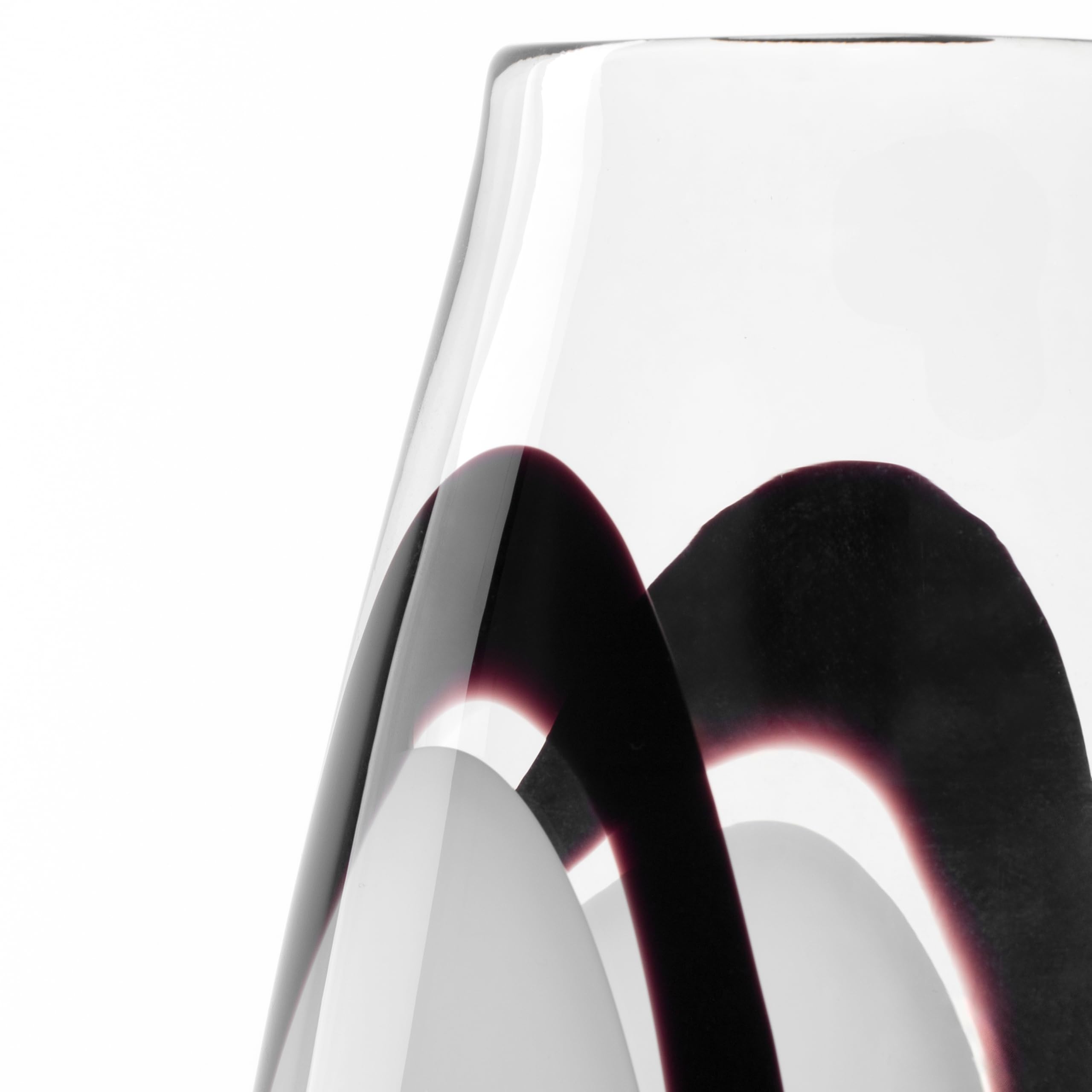 LEONARDO HOME OCCHI Bianchi Vase • 1 Stück • Designvolle Dekovase in Schwarz Weiß • ⌀8 cm • Wohnaccessoire für Moderne Tischdeko • Stilvolle Blumenvase • Höhe 37 cm • Mehrfarbig • 055296
