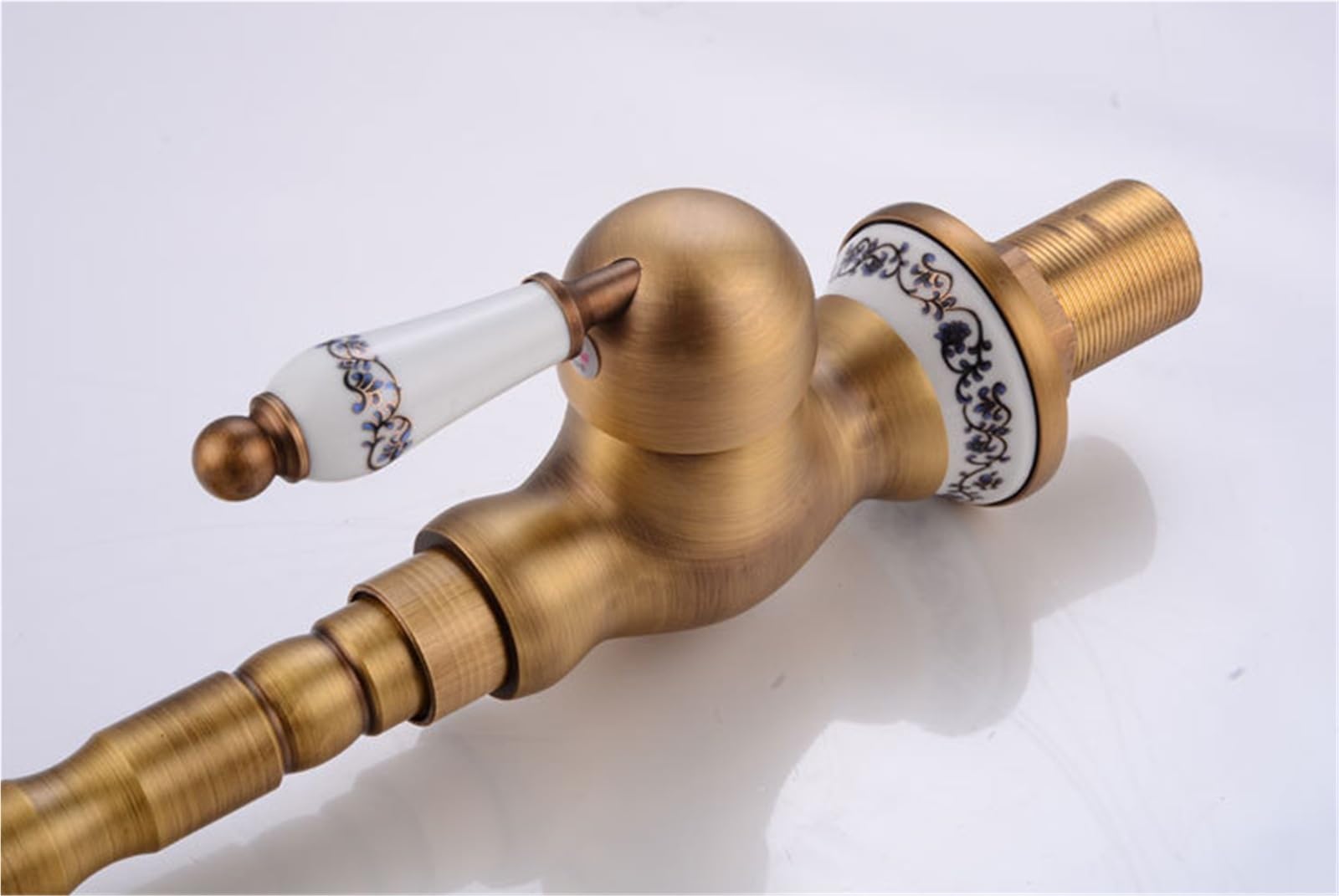 Genérico Grifo De Cocina Retro con Manijas Dobles Giratorias De 360° | Grifo Mezclador De Agua Fría Y Caliente, De Bronce Antiguo De Alta Gama, Para Casas De Campo Y Bares (Antique Short)