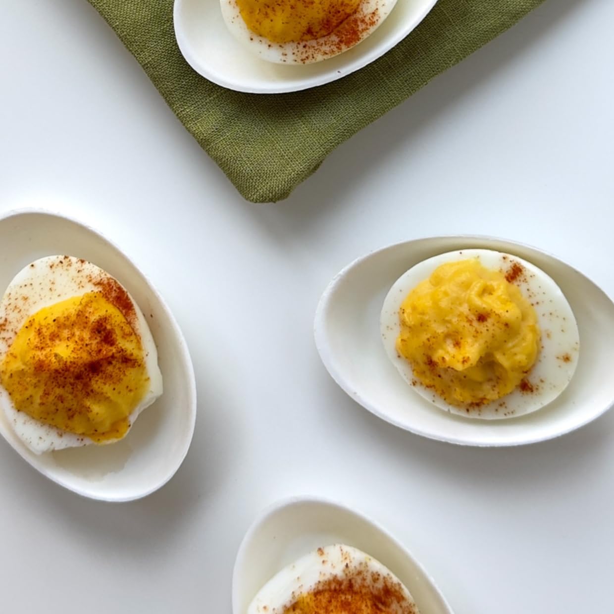 50 platos pequeños de huevo de caña de azúcar, platos pequeños para servir, mini plato de aperitivos, mini platos ecológicos, desechables, suministros de catering, bufé, fiestas, bodas, CMJJ