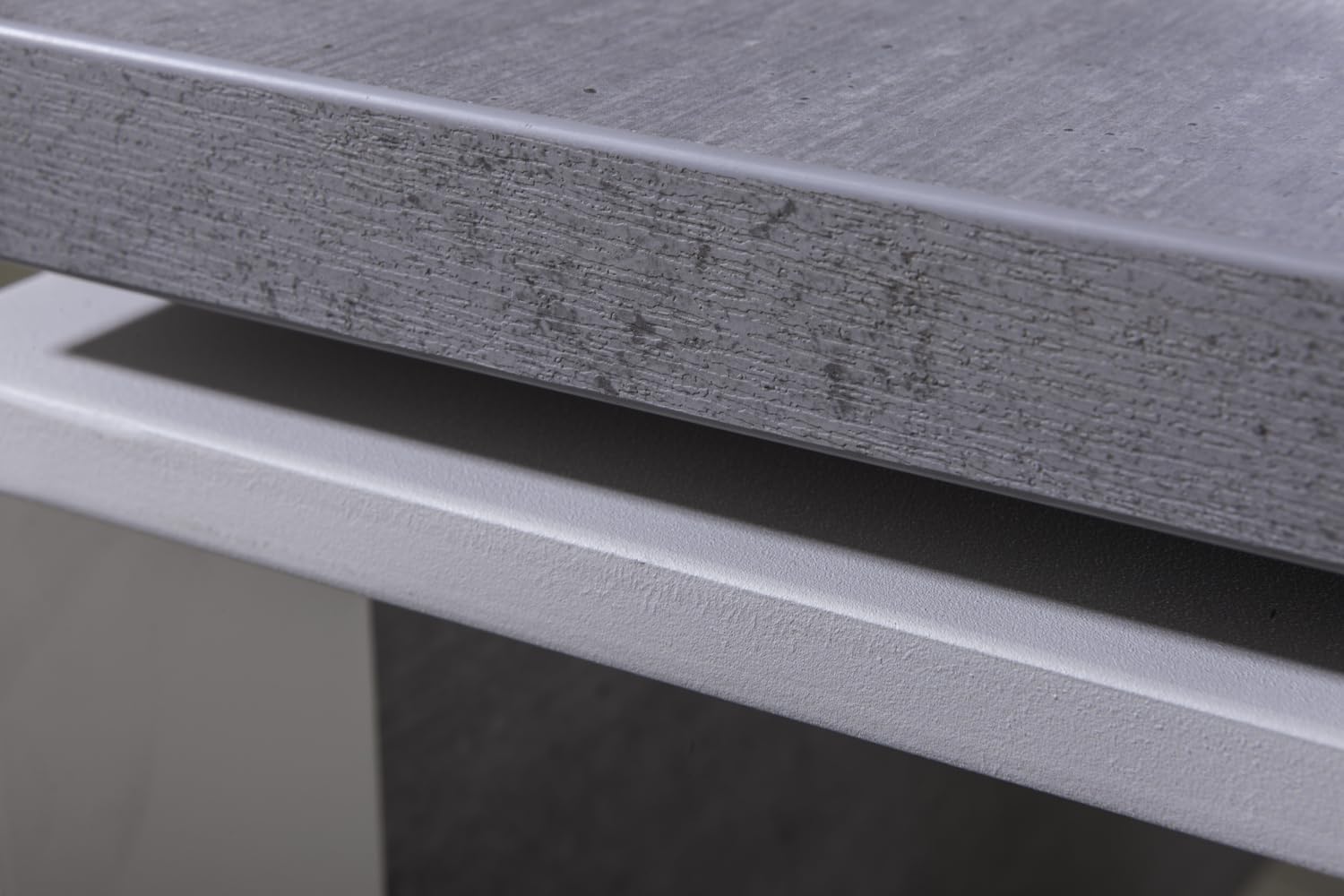 Composad | Scrivania della Linea DISEGNO con gambe in metallo, Scrivania PC Moderna, (LxAxP) 170x74,50x80 cm, Colore Grigio Cemento e gambe Bianco, per Ufficio, Studio, Made in Italy