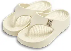 Chinelo Sandália Feminina Nuvem 100% EVA – Leve, Macio e Confortável, Solado Antiderrapante, Pingente Ursinho – Cores: Preto, Rosa, Creme – Numeração 35 ao 40