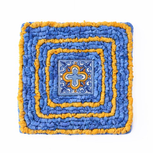 Hook, Loop & Lock Locker Hooking Starter Kit - Provence Trivet - //coolthings.us