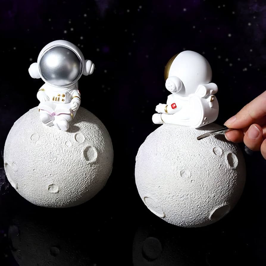 月ロケットと宇宙飛行士の置物　金属製　作家もの S5c06322568c04da89d0c3b724b3b3