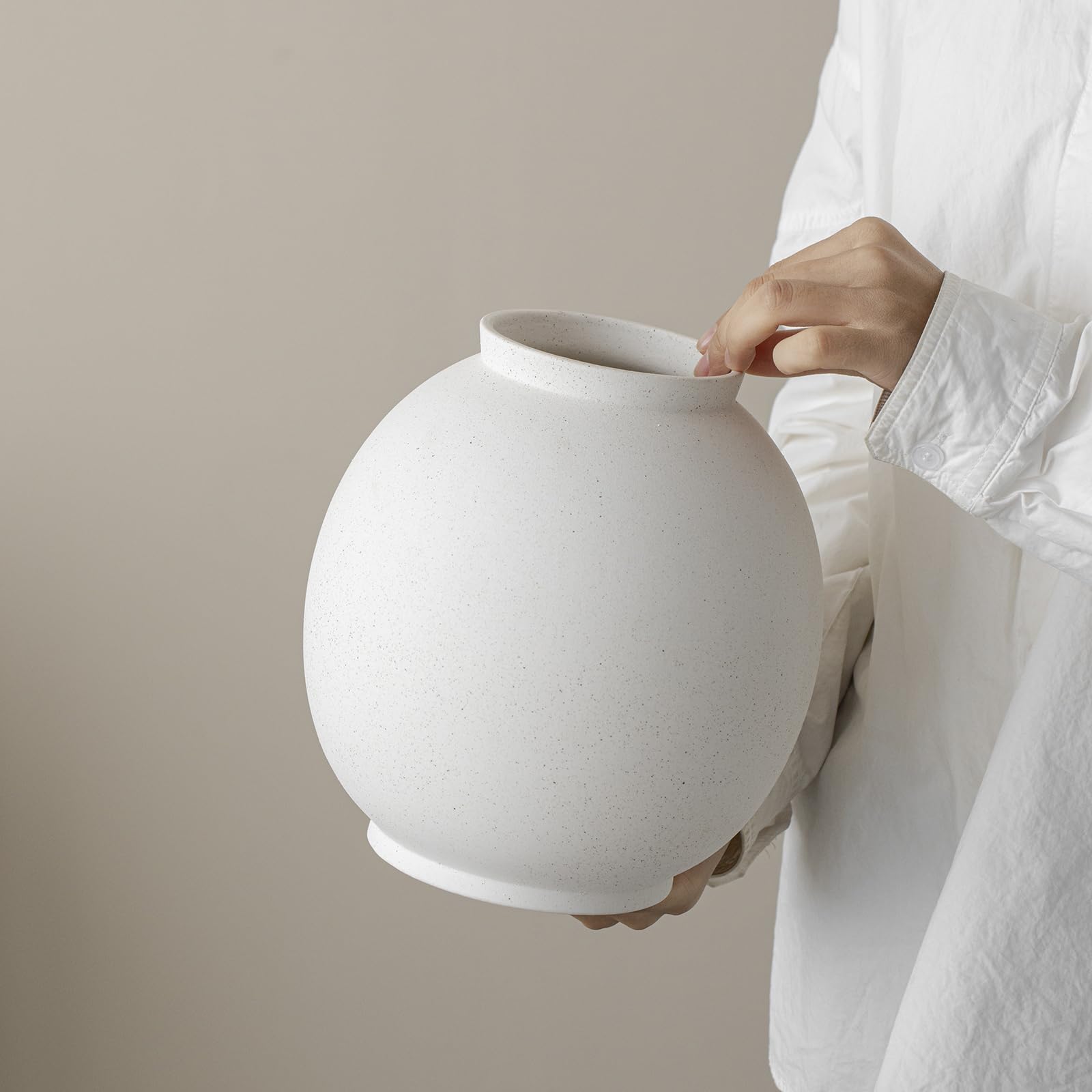 Große Keramik Vase, Weiß, Runde Form, 21,8 cm Hoch, 18 cm Breit, 10,3 cm Öffnungsdurchmesser, Dekorative Blumenvase