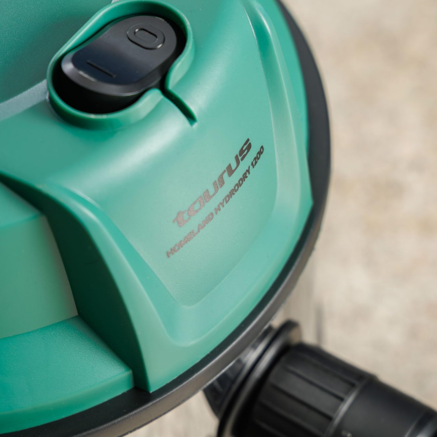 Taurus – Aspirador Homeland Hydrodry 1200 | para Sólidos y Líquidos | 1200W | 15L | Función Soplador | Radio acción 7m | Cable 4,3m | Ideal Hogar, Garaje, Taller y Exterior | Accesorios Incluidos