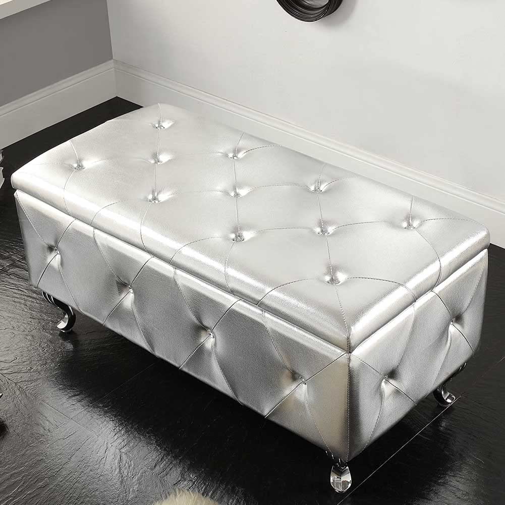 BAKAJI Baúl de Almacenamiento para reposapiés, para Dormitorio, Banco de Madera, Revestimiento de Piel sintética, decoración Acolchada con Cristales, Patas de Metal, diseño Moderno (Silver)