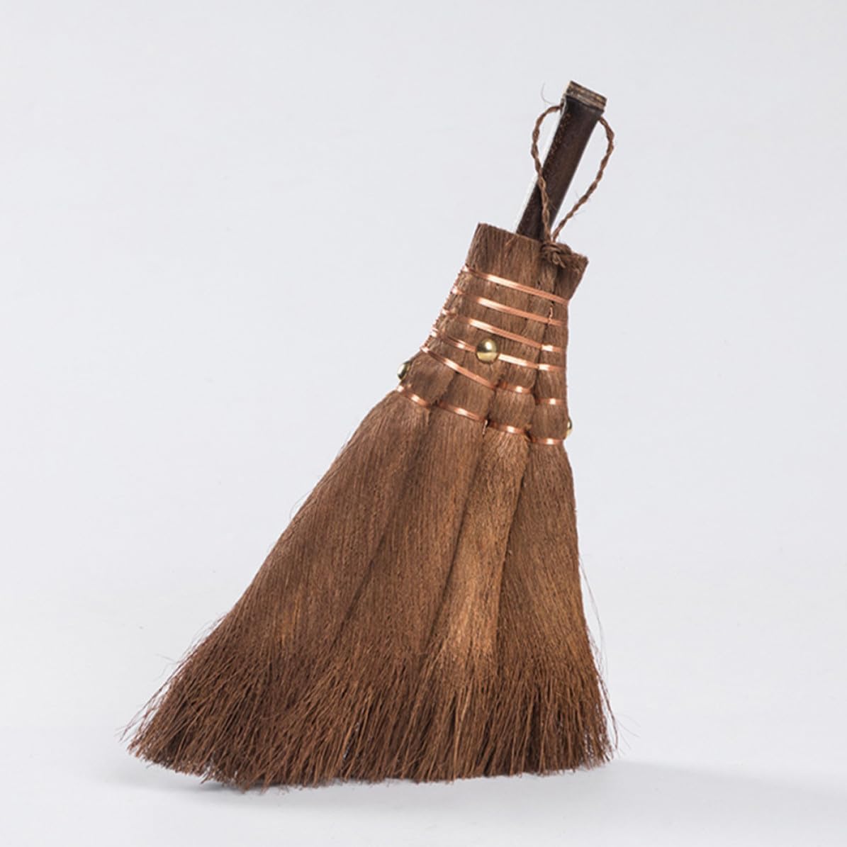 Natural Mini Broom Desktop Cleaning Tool Hand Brush for Household and Office Use, Convenient Storage and Effective Cleaning in Small Cages