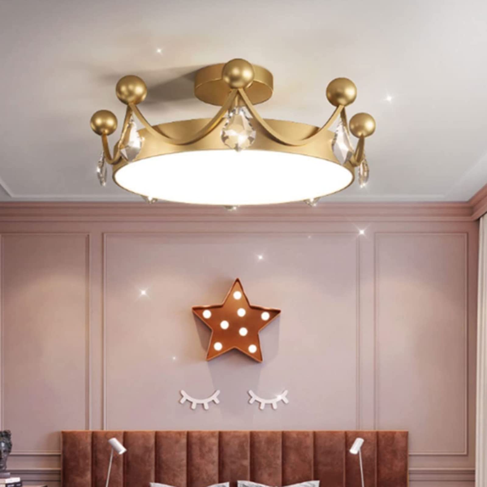 Lustre moderne couronne or 55 cm pour illuminer la chambre d'enfant d'une lueur magique
