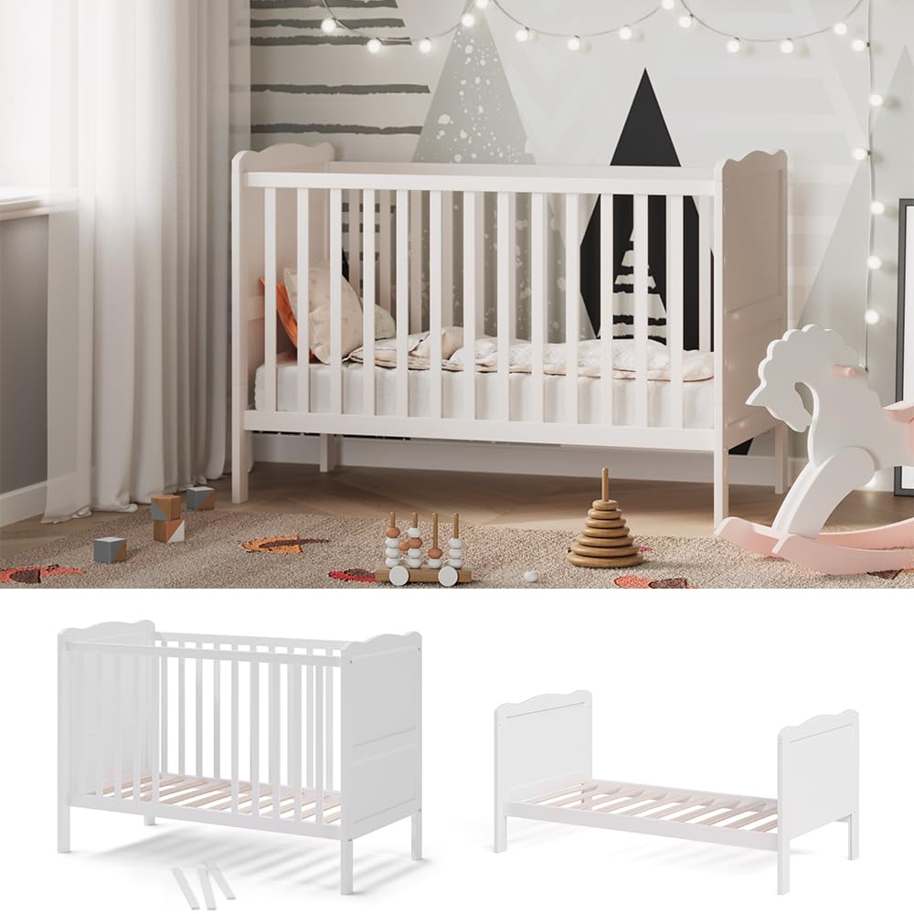 VitaliSpa Lit bébé Tobi, Blanc, 60x120 cm | avec sommier à lattes réglable en hauteur et côtés à barreaux amovibles