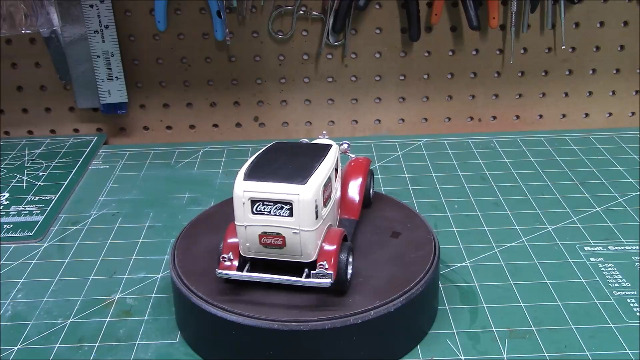 Amazon.com: C.P.M. 1932 Ford Sedan Delivery Coca Cola 1:25 Scale