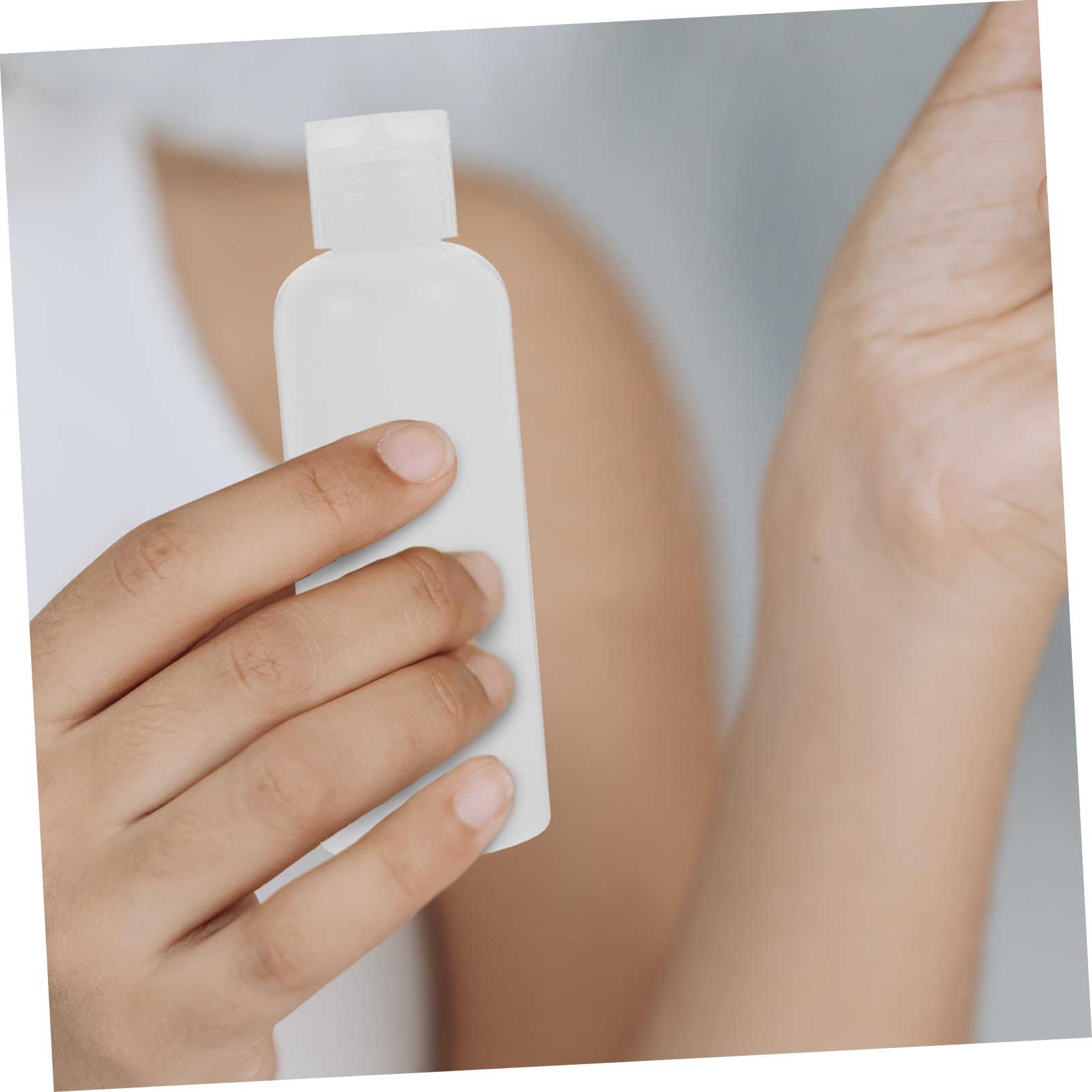 PACKOVE Bottiglie Vuote da Viaggio 100ml in Pe 50pezzi Bianche Coperchio a Scomparsa per Lozioni, Shampoo, Prodotti per Bagno