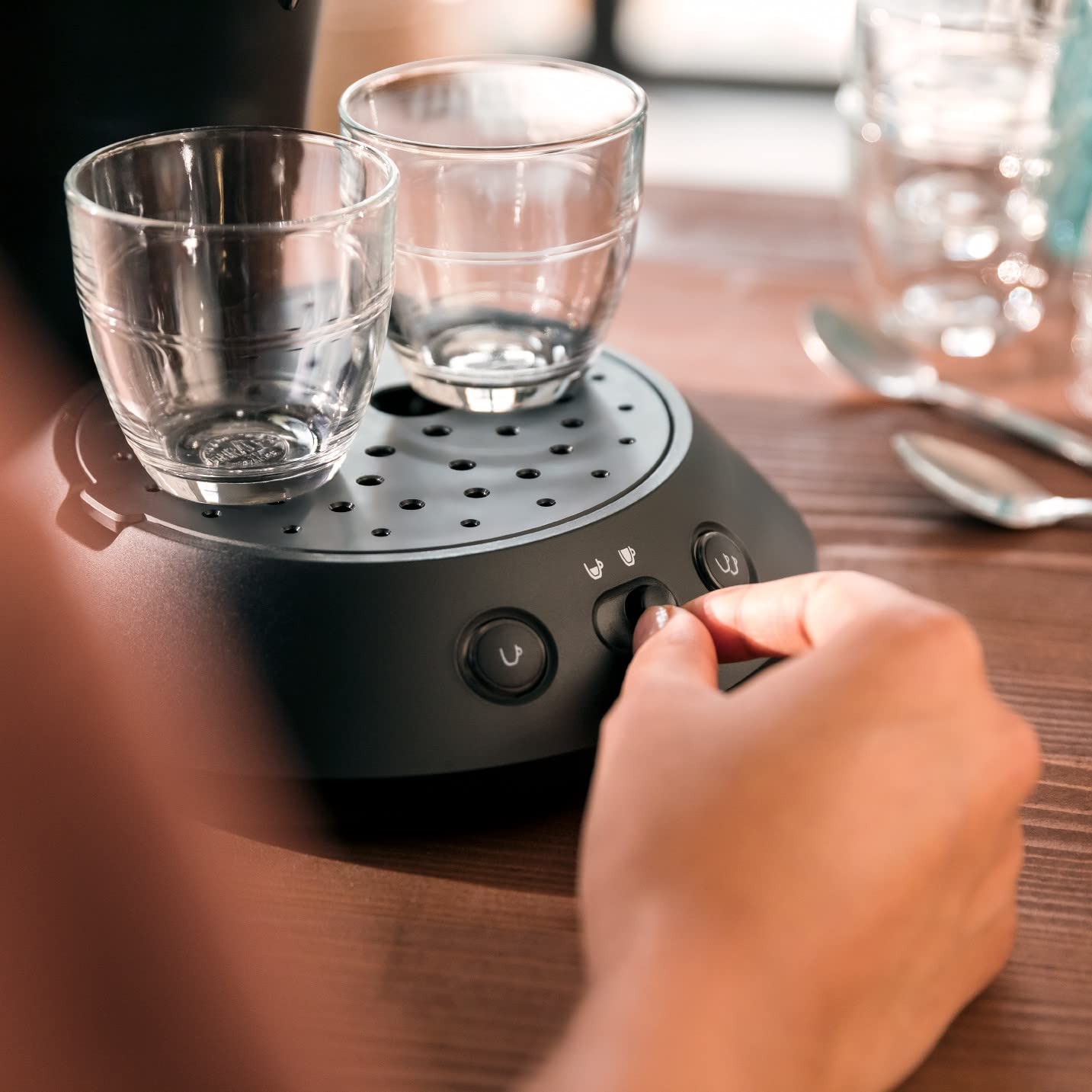 PHILIPS Original Plus Eco Kaffeepadmaschine, Kaffeestärkewahl, Kaffee Boost Technologie, 2 Tassen, Klavierlackschwarz CSA210/22