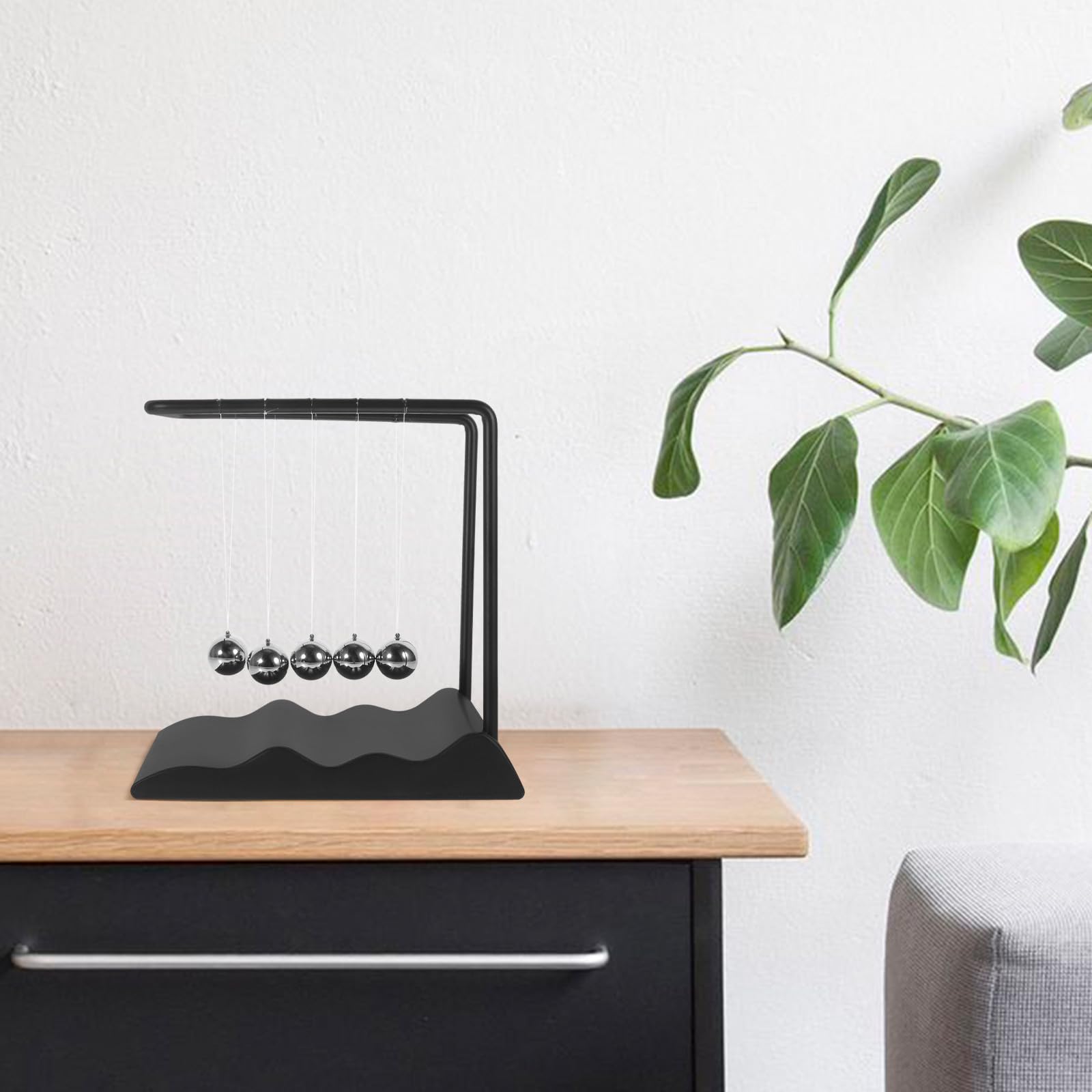Ornement Newton Cradle à Boules de Physique Scientifique en Fer Noir