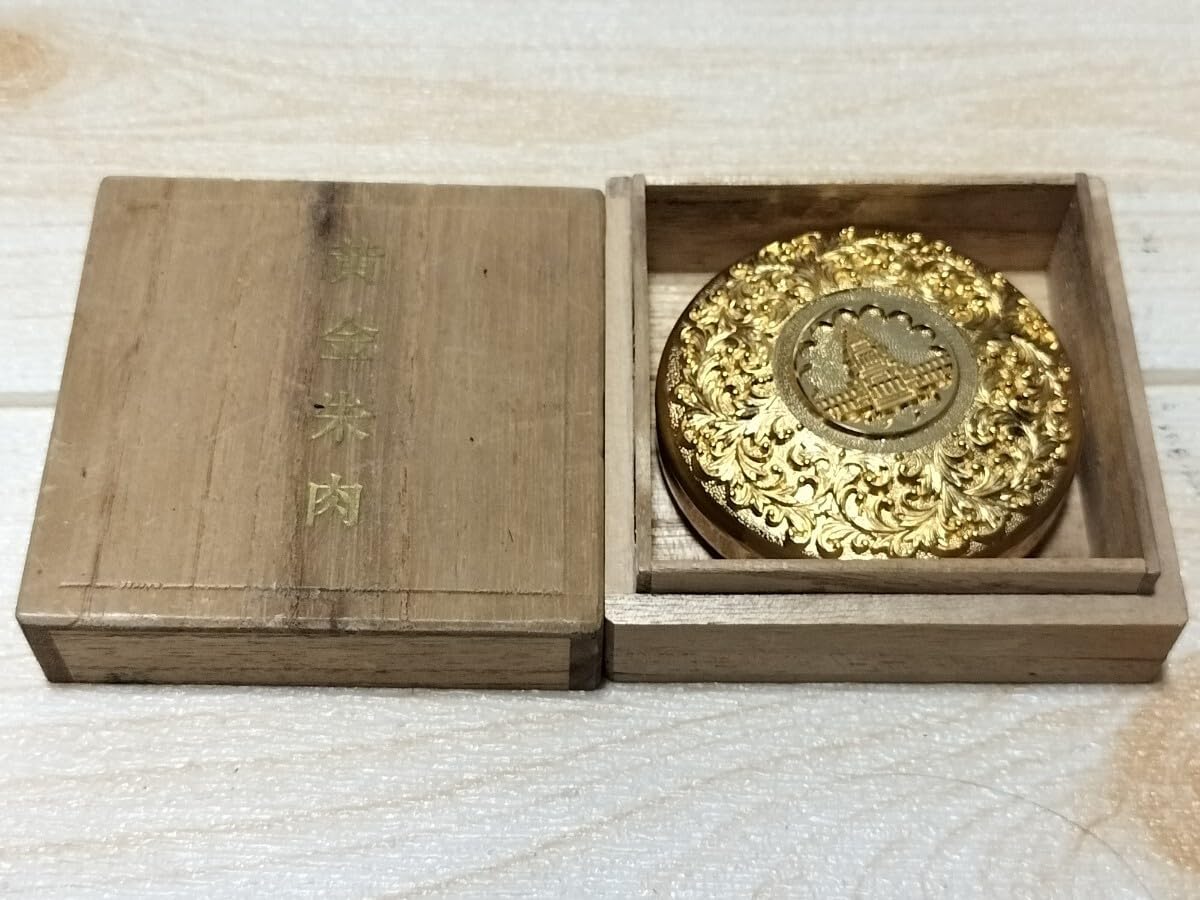 ★新品未使用 金メッキ24KGP 朱肉入れ 菊の御紋 桐箱付き 14個セット★ 菊御紋入り 24KGP 金メッキ 朱肉（桐箱付き） - メルカリ