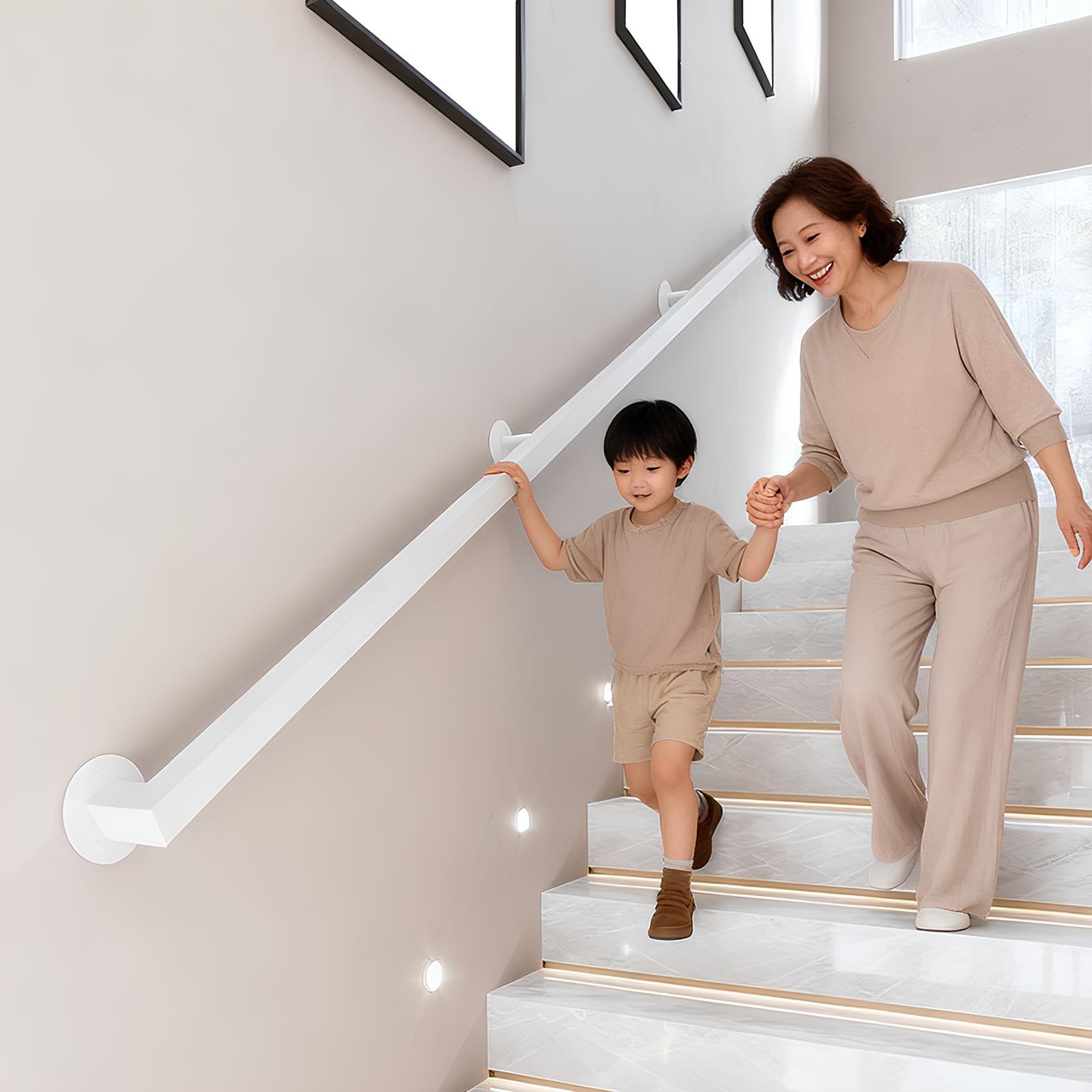Rampe d'escalier blanche de 250cm pour sécuriser le jardin familial