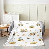 Dimensions : Disponible en 3 tailles (125 x 100 cm, 150 x 125 cm et 200 x 150 cm), cette couverture polyvalente est parfaite pour se blottir sur le canapé, agrémenter votre literie ou ajouter une touche cosy à votre chambre étudiante.