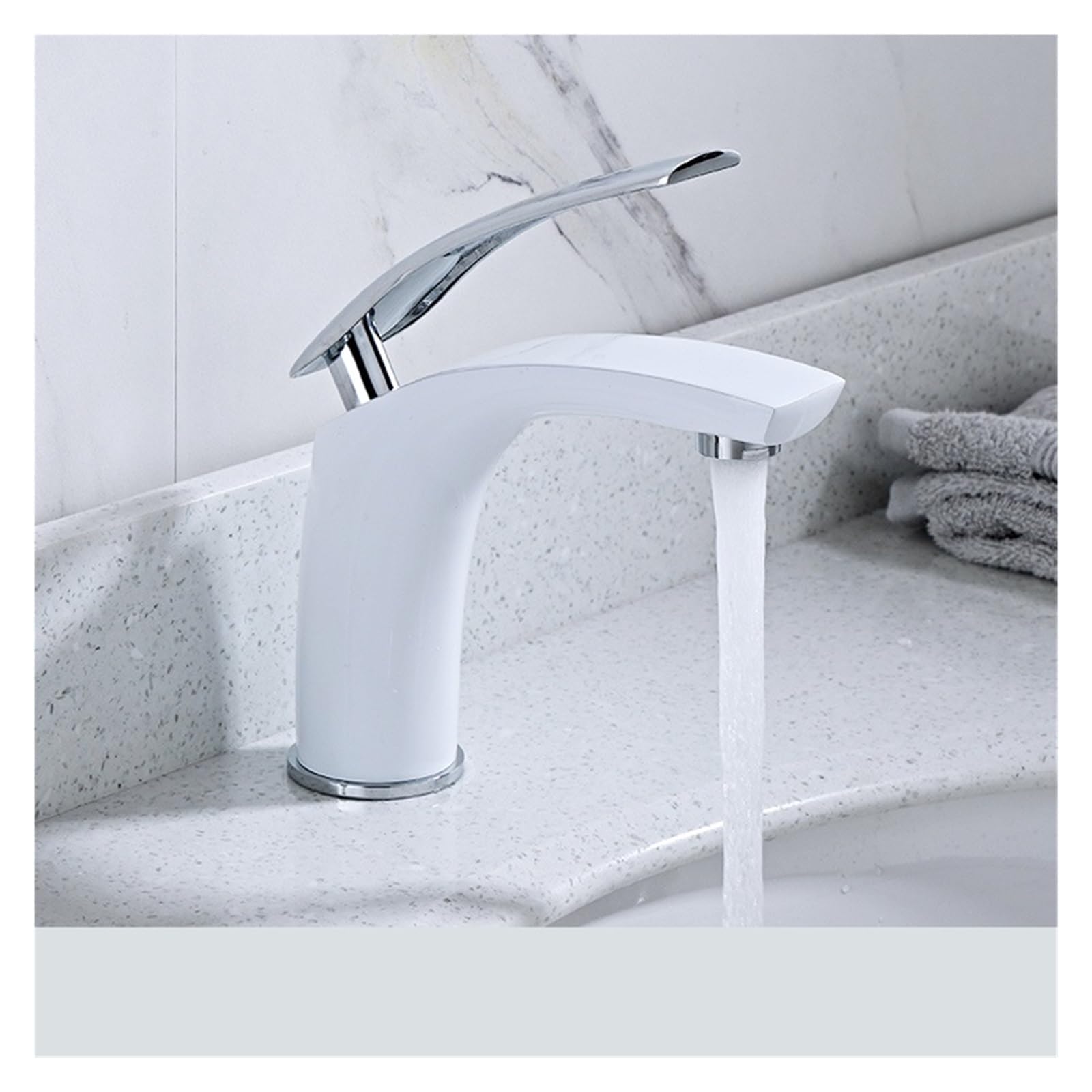 Robinet de lavabo cascade design pour une salle de bains moderne eau chaude froide