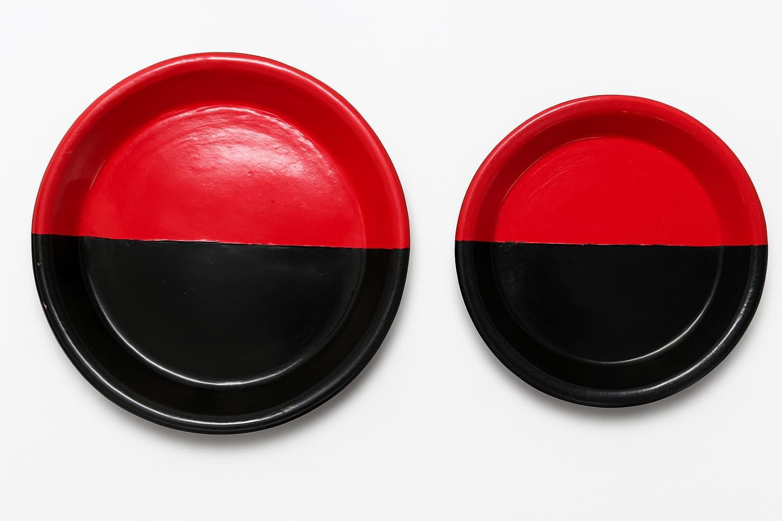 Plato de Barro para Elegua - Recipiente Ritual para Santería y Religión Yoruba - Plato de Ofrendas Tradicional Hecho a Mano (Rojo y Negro, 21CM)