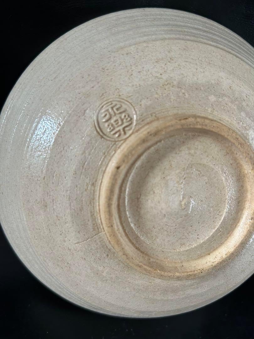 美しい古美術◾️蔵から美しい白椿の花が描かれた夏茶碗の様な楽印の陶器 美しい古美術◾️蔵から美しい白椿の花が描かれた夏