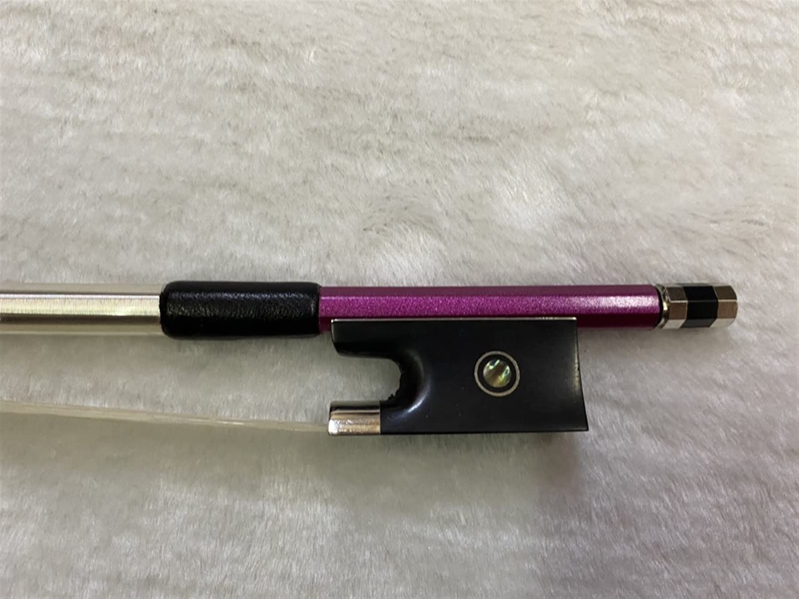 4/4 Größe Professioneller Rosa Puprle Carbonfaser Geige Bogen Atemberaubender Bogen Geigenbogenteile Ersatz Geigenbogen voller Größe