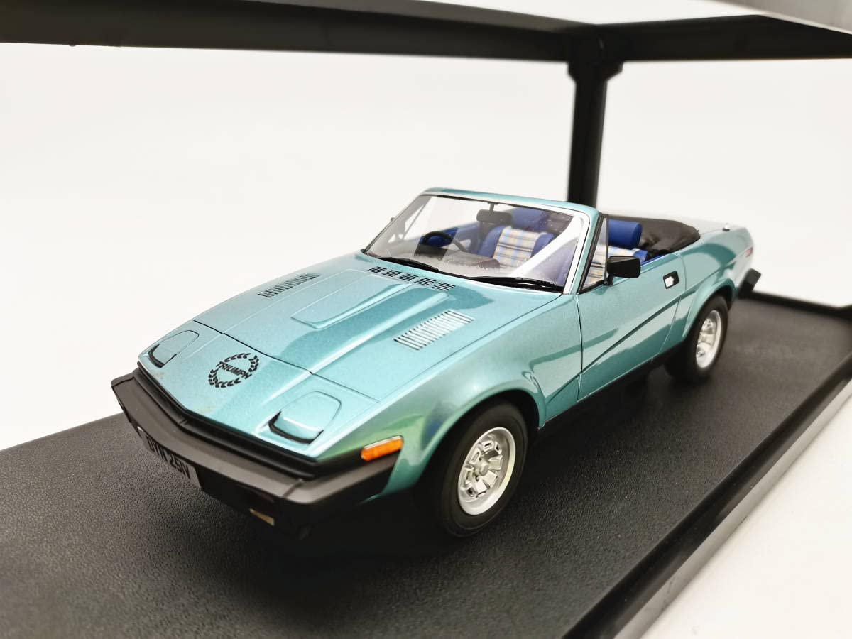 Amazon | Cult 1/18 Triumph TR7 DHC 1980 青 | ミニカー・ダイ