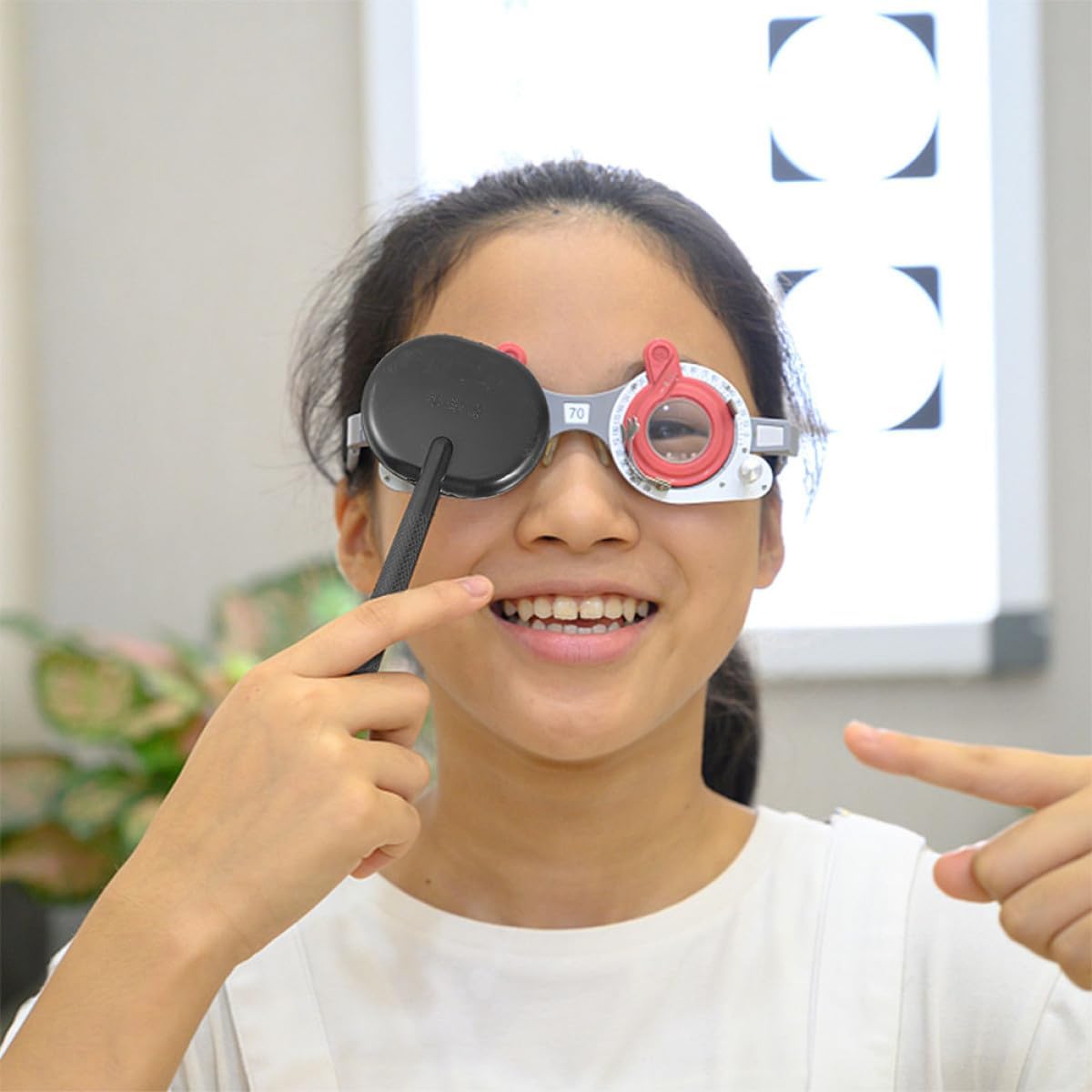 PRETYZOOM 4pcs Black Handheld Plastic Eye Occluders for Vision Screening Portable Eye Test Shades Optometry Examination Tool