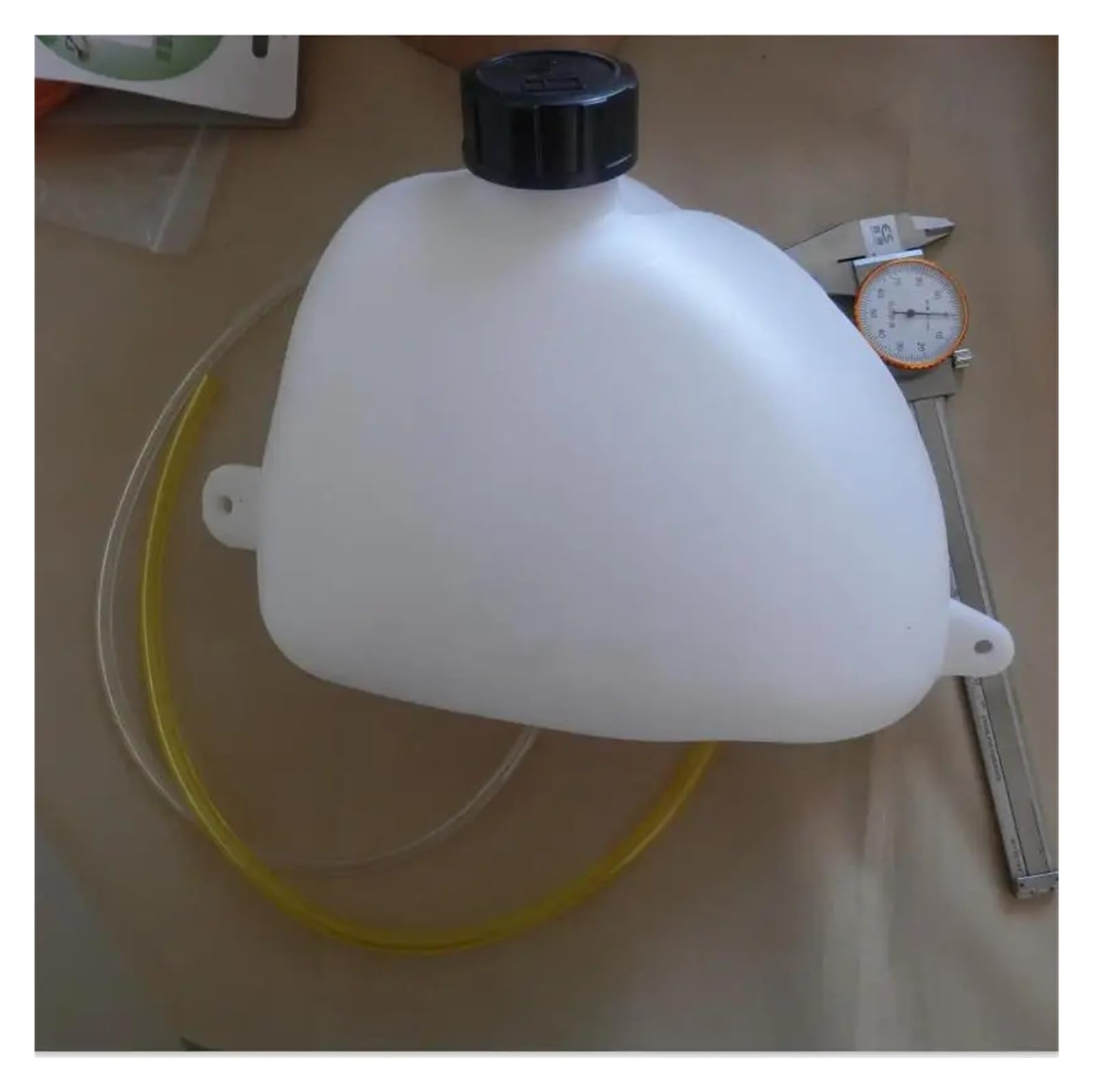Zestaw zbiornika paliwa trójkątnego 1,5 l 49 cm3, 2T, 4T, do skuterów, korka, węża, filtra, benzyny, mini motocykla, trymera itp.(2 Fixed Blots style)