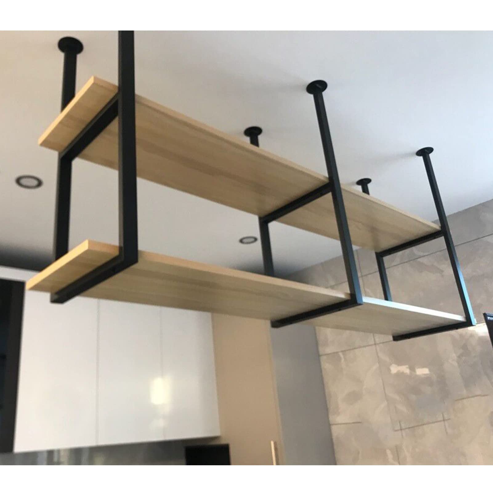 Casier à vin suspendu gain de place pour cuisine encombrée