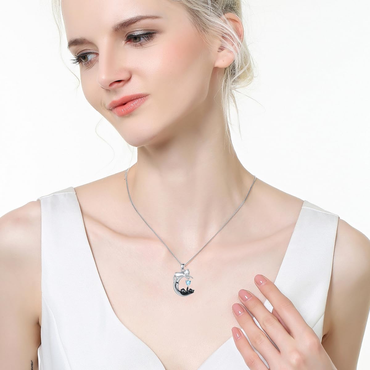 LONAGO White Cat and Black Cat Moon Pendant Necklace Sterling Silver Cat Necklace Jewelry Gift for Women