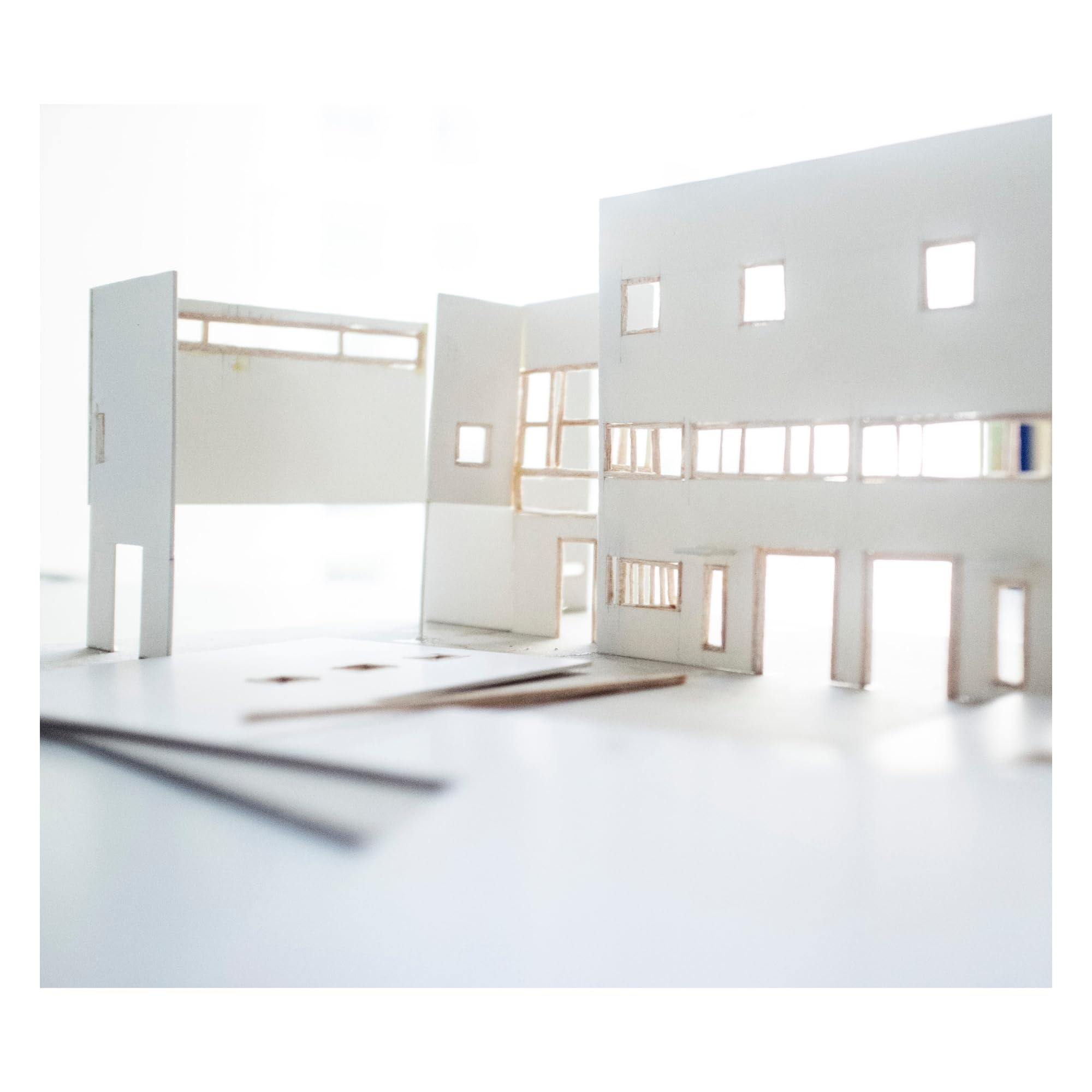 Materia Prima Cartón Pluma para Maquetas, Letreros y Soportes. Plancha de Poliestireno Expandido de Fácil Corte. Foamboard Multiusos. (Blanco, 3 mm de grosor, 100x70 cm)