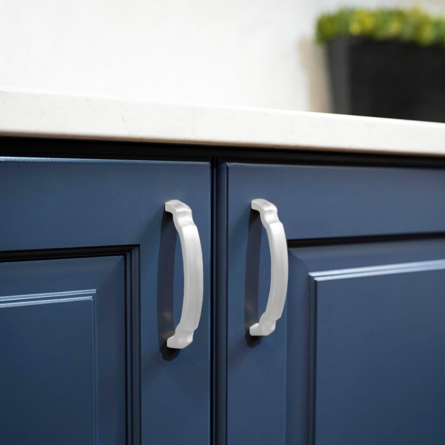 Hickory Hardware Solid Core Kitchen Cabinet Pulls, Luxury Cabinet Handles, Hardware for Doors & Dresser Drawers, 3-3/4 Inch (96mm) Hole Center, Chrome, Veranda Collection(Pack of 1)