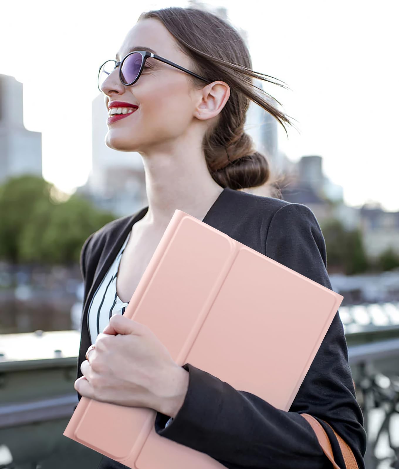 Vobafe Coque Clavier pour iPad A16 11/10 Ème Génération (11 Pouces 2025/10.9 Pouces 2022), Étui Keyboard avec Rétroéclairage 7 Couleurs et Pavé Tactile, Clavier AZERTY Rechargeable, Rose Clair