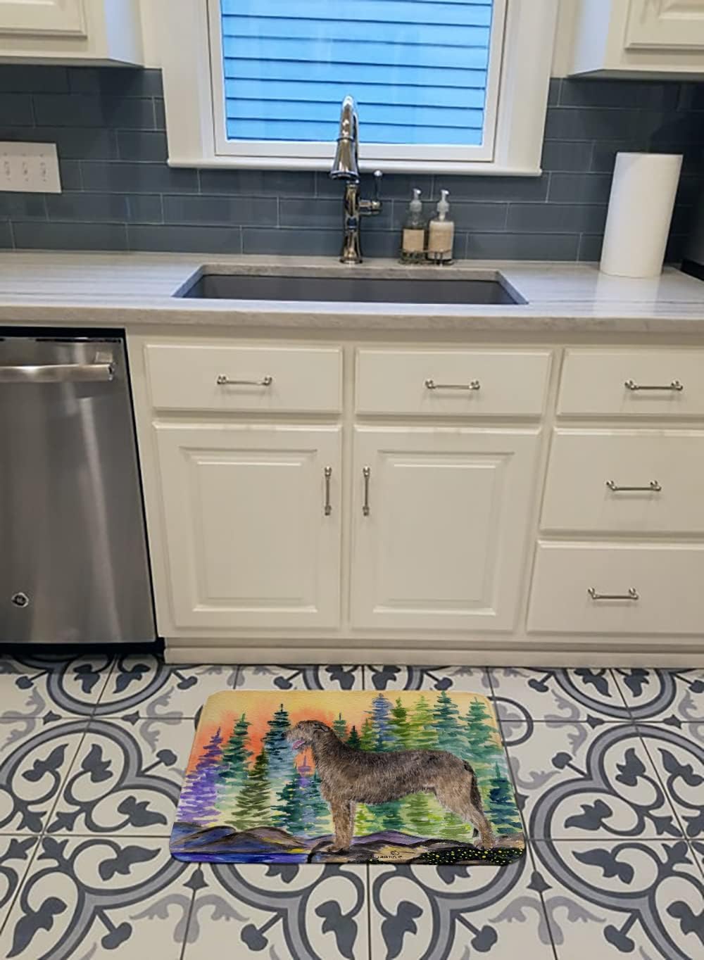Caroline's Treasures SS8205RUG Irish Wolfhound Machine Washable Memory Foam Mat, Bathroom Rug, Non-Slip Bath Mat, Durable Thick Washable Rugs for Kitchen, Bathroom Quick Dry, Decorative Artwork,