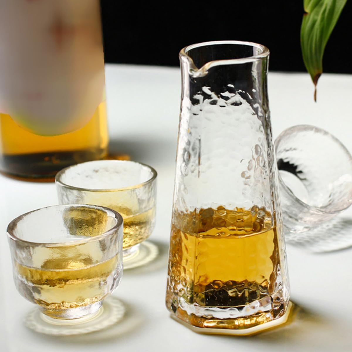 SHINEOFI Set da 4 Pezzi Bicchieri e Brocca per Sake Giapponese in Vetro, Multifunzionale ed Ecologico, Stile Giapponese, per Ristorante e Occasioni Speciali