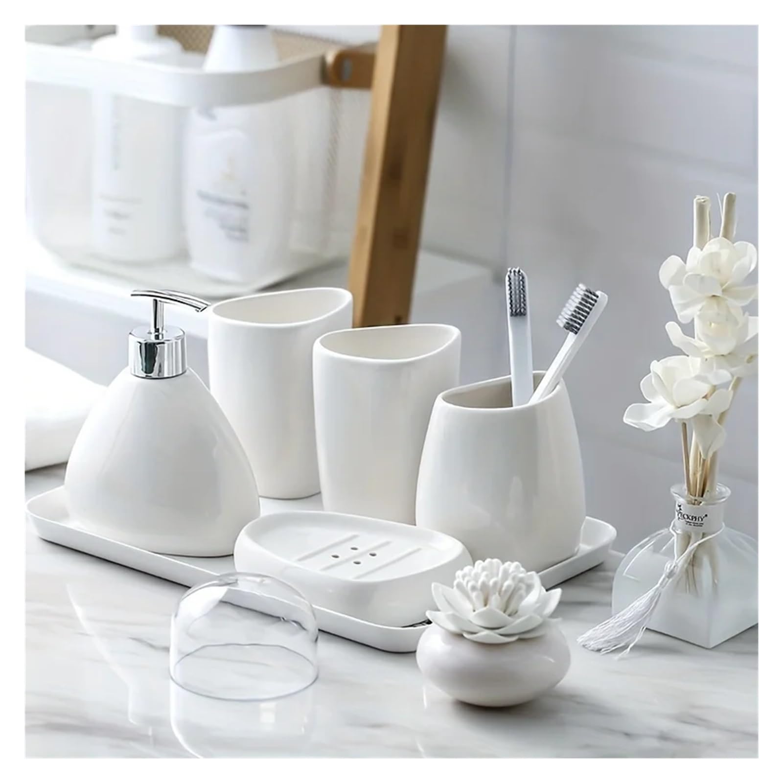 Badezimmer Set 4/5-teiliges Badezimmer-Zubehörset mit Pumpspender, Becher, Zahnbürstenhalter und Seifenschale, Badezimmerzubehör(5 Pcs Sliver)