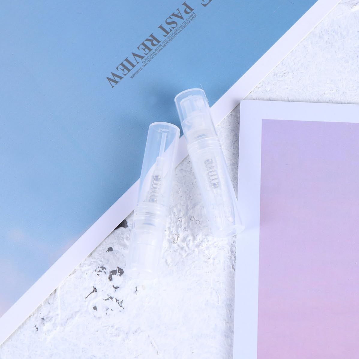 Lurrose 60 Botellas de Perfume Recargables de Plástico de 2ml, Mini Spray Portátil para Agua y Brumas Corporales, Adecuado para Viaje y Uso Diario