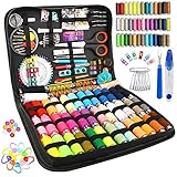 👝 【Kit de costura completo Caja de costura】 Nuestro Kit Costura incluye 304 juegos de suministros de costura: Que incluyen 43 bobinas de colores,37 agujas de diferentes calidades,1 tijera de acero inoxidable fuerte,1 tijera en forma de V,20 clips de papel,5 solon y hermosos botones,etc,total 304 piezas Un juego para todas sus necesidades diarias de costura.